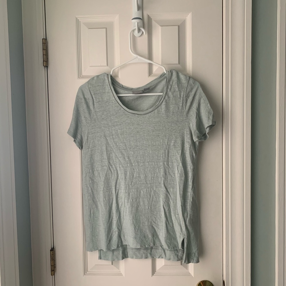 Detail neck tshirt